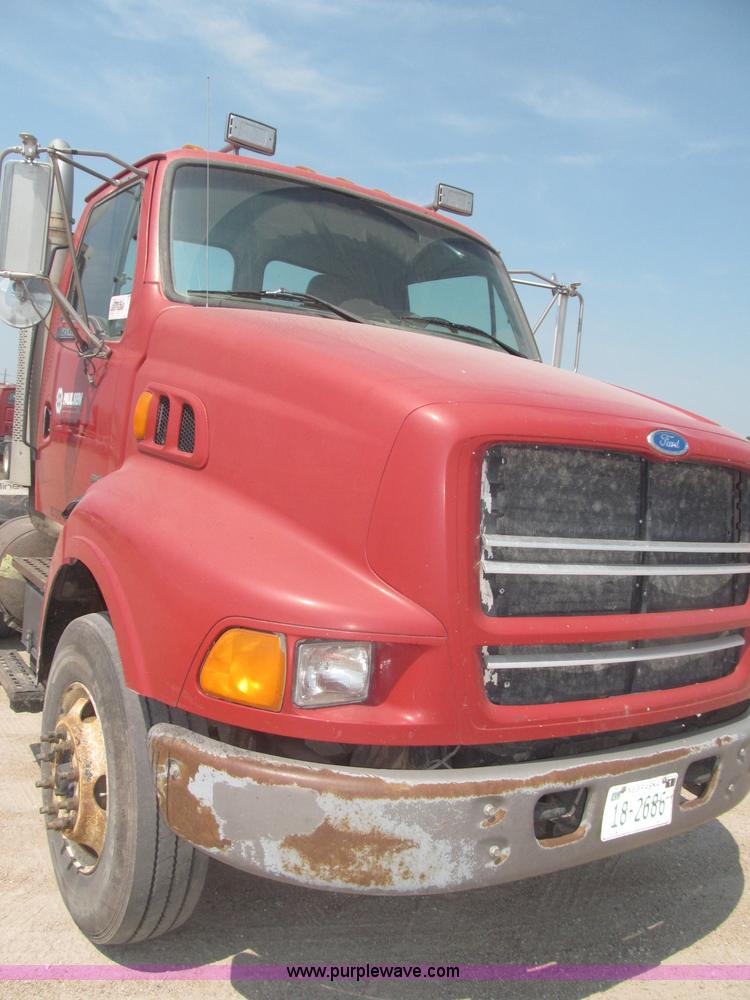 image for item F7087 1997 Ford LT9513 Louisville 113 Conventional H semi truck