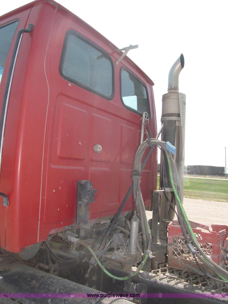 image for item F7087 1997 Ford LT9513 Louisville 113 Conventional H semi truck