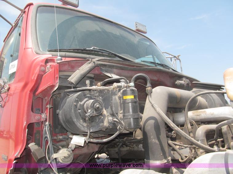 image for item F7087 1997 Ford LT9513 Louisville 113 Conventional H semi truck