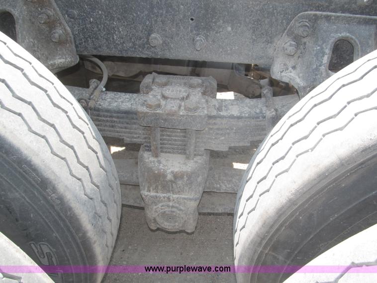 image for item F7087 1997 Ford LT9513 Louisville 113 Conventional H semi truck