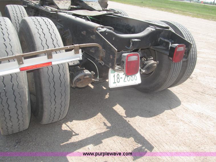 image for item F7087 1997 Ford LT9513 Louisville 113 Conventional H semi truck