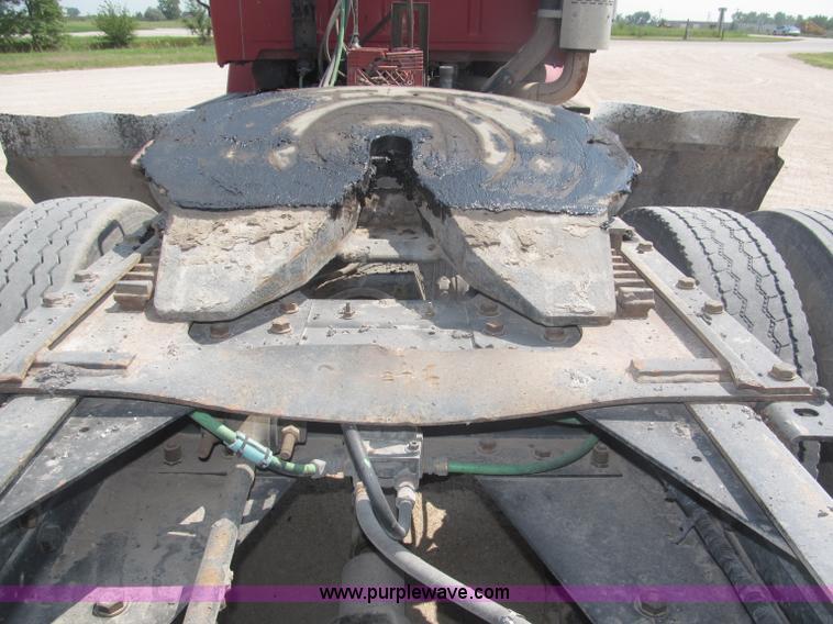 image for item F7087 1997 Ford LT9513 Louisville 113 Conventional H semi truck