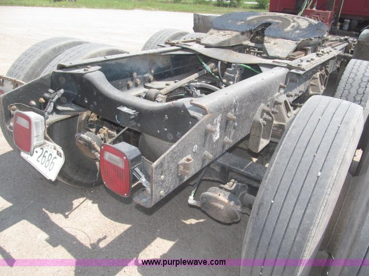 image for item F7087 1997 Ford LT9513 Louisville 113 Conventional H semi truck