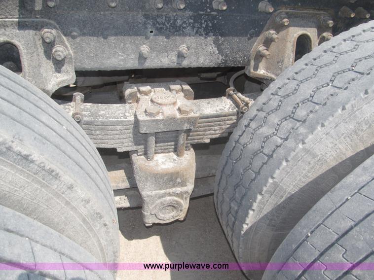 image for item F7087 1997 Ford LT9513 Louisville 113 Conventional H semi truck