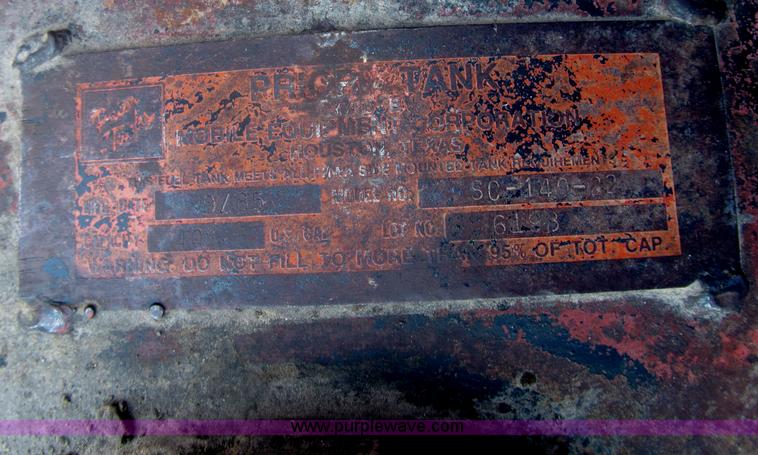 image for item F7087 1997 Ford LT9513 Louisville 113 Conventional H semi truck