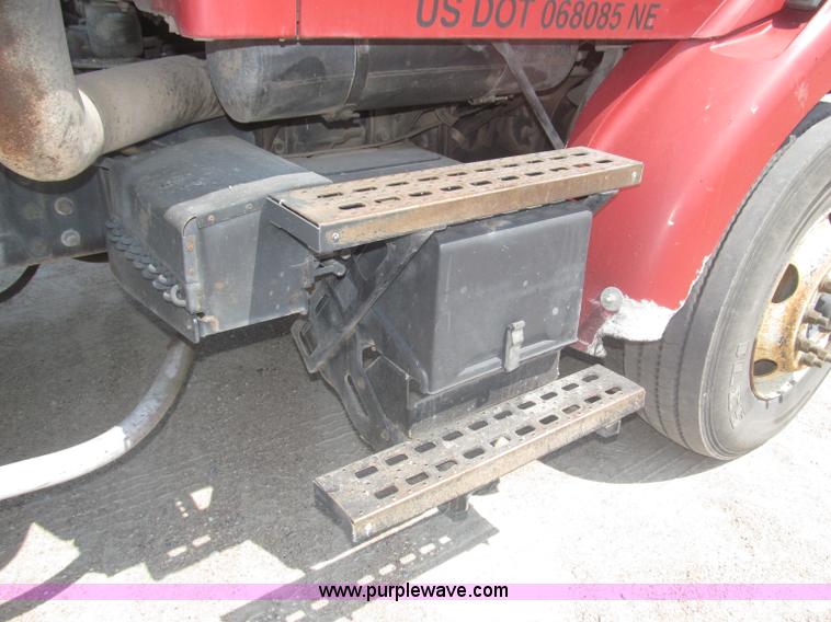 image for item F7087 1997 Ford LT9513 Louisville 113 Conventional H semi truck