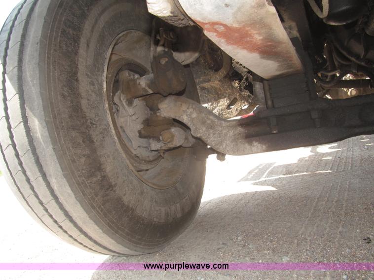 image for item F7087 1997 Ford LT9513 Louisville 113 Conventional H semi truck