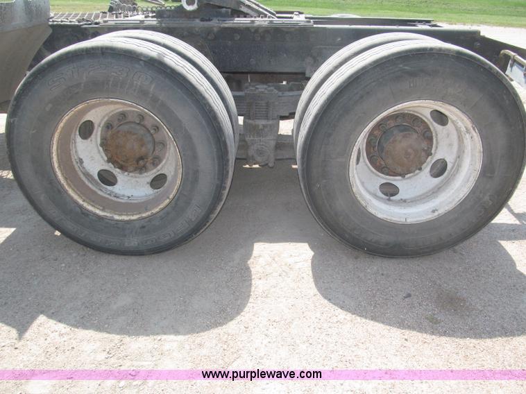 image for item F7087 1997 Ford LT9513 Louisville 113 Conventional H semi truck