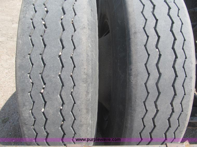 image for item F7087 1997 Ford LT9513 Louisville 113 Conventional H semi truck