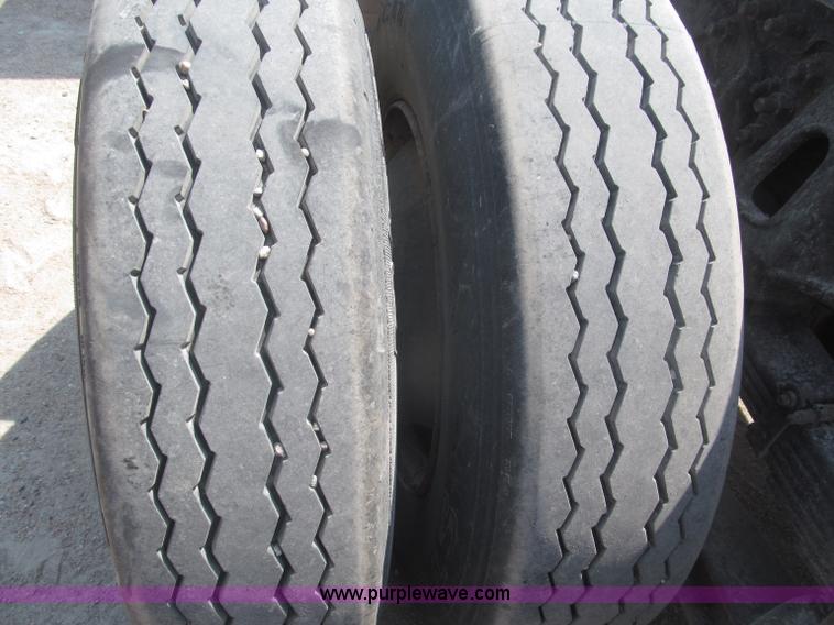 image for item F7087 1997 Ford LT9513 Louisville 113 Conventional H semi truck