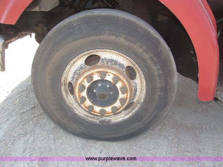 image for item F7087 1997 Ford LT9513 Louisville 113 Conventional H semi truck