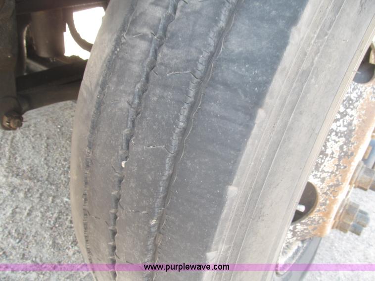 image for item F7087 1997 Ford LT9513 Louisville 113 Conventional H semi truck