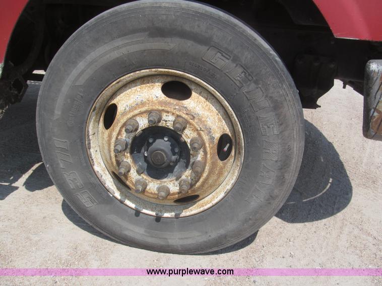 image for item F7087 1997 Ford LT9513 Louisville 113 Conventional H semi truck