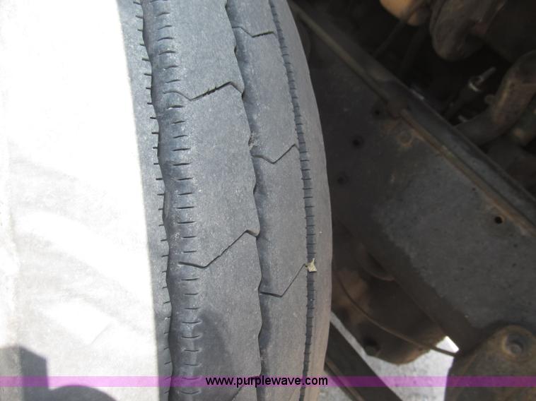 image for item F7087 1997 Ford LT9513 Louisville 113 Conventional H semi truck