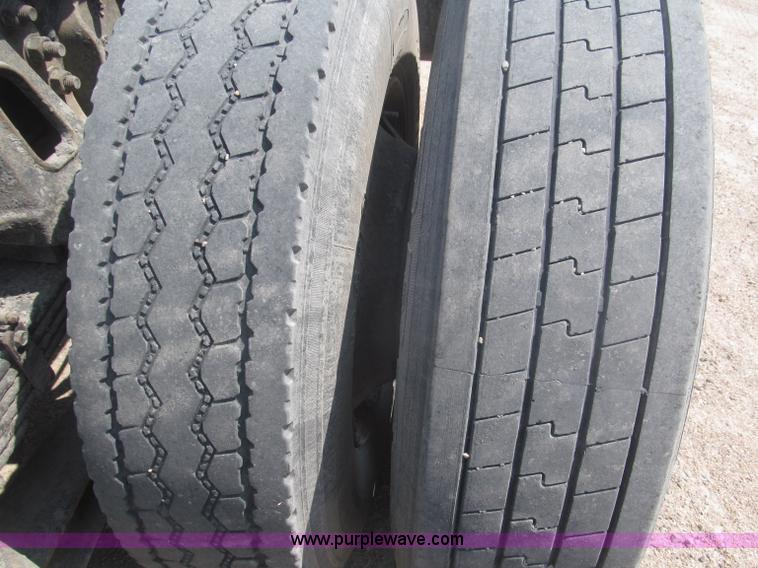 image for item F7087 1997 Ford LT9513 Louisville 113 Conventional H semi truck