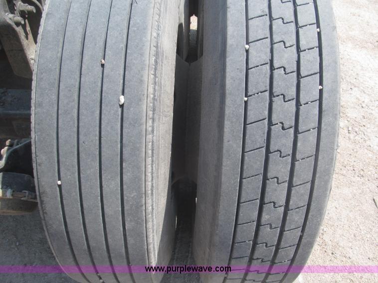 image for item F7087 1997 Ford LT9513 Louisville 113 Conventional H semi truck