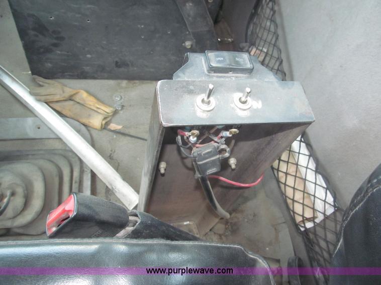 image for item F7088 1997 Ford LT9513 Louisville 113 triple axle semi truck