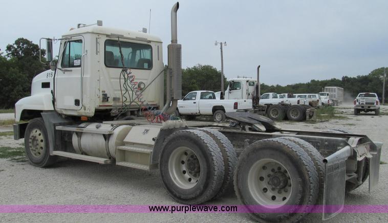 image for item G2061 2002 Mack CH613 semi truck