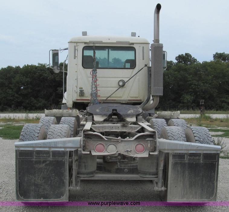 image for item G2061 2002 Mack CH613 semi truck