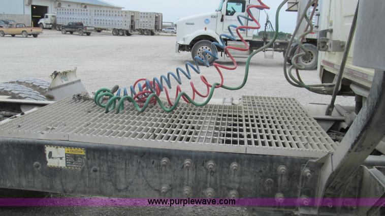 image for item G2061 2002 Mack CH613 semi truck