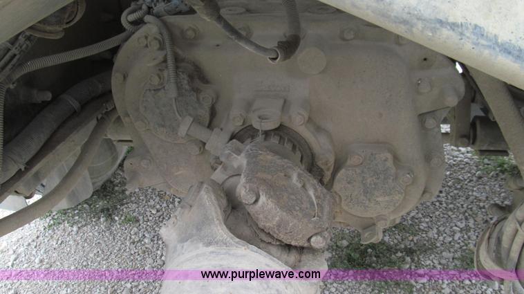 image for item G2061 2002 Mack CH613 semi truck