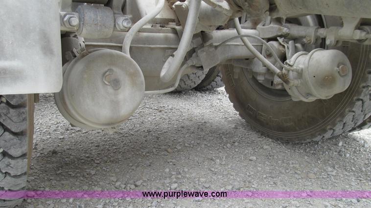 image for item G2061 2002 Mack CH613 semi truck