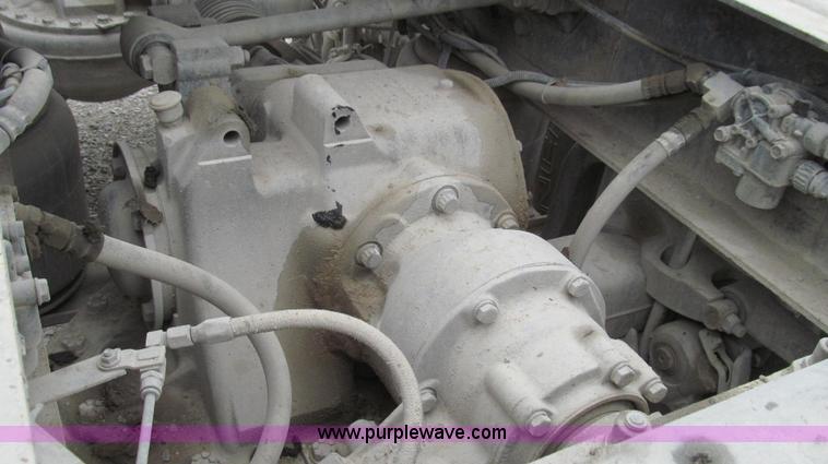 image for item G2061 2002 Mack CH613 semi truck