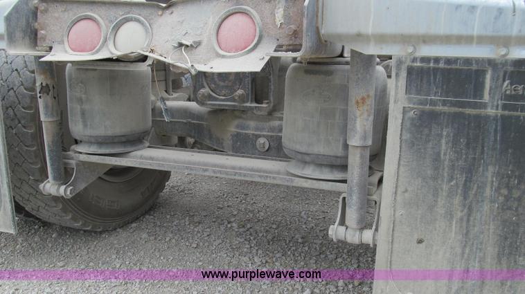 image for item G2061 2002 Mack CH613 semi truck