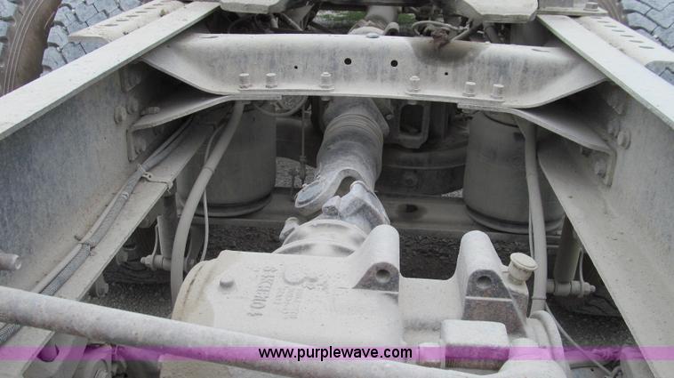 image for item G2061 2002 Mack CH613 semi truck