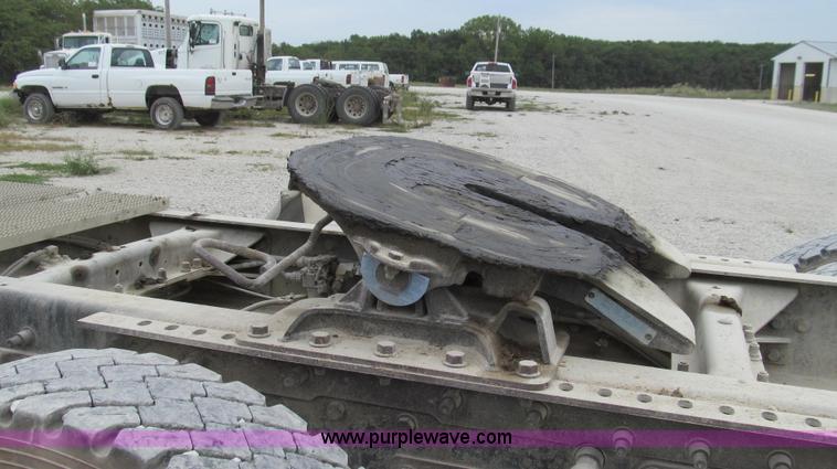 image for item G2061 2002 Mack CH613 semi truck