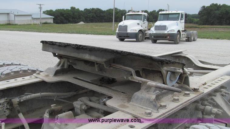 image for item G2061 2002 Mack CH613 semi truck