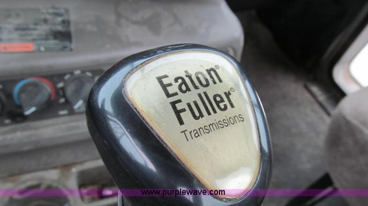 image for item G2061 2002 Mack CH613 semi truck