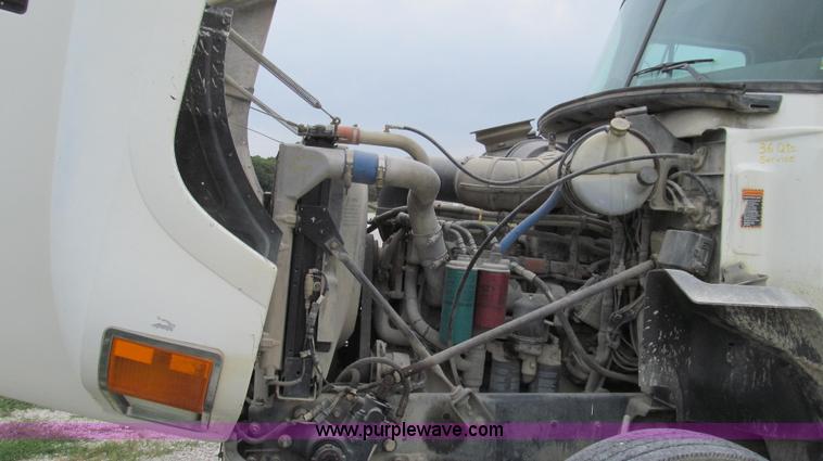 image for item G2061 2002 Mack CH613 semi truck