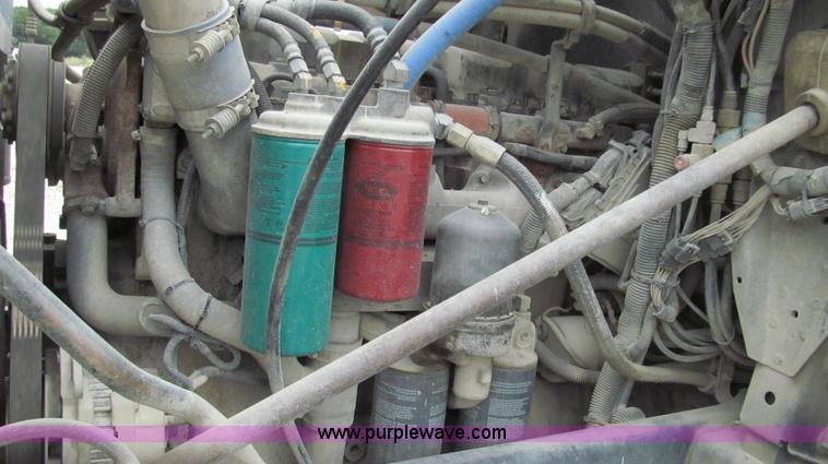 image for item G2061 2002 Mack CH613 semi truck