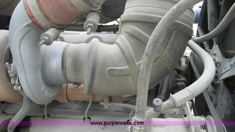 image for item G2061 2002 Mack CH613 semi truck