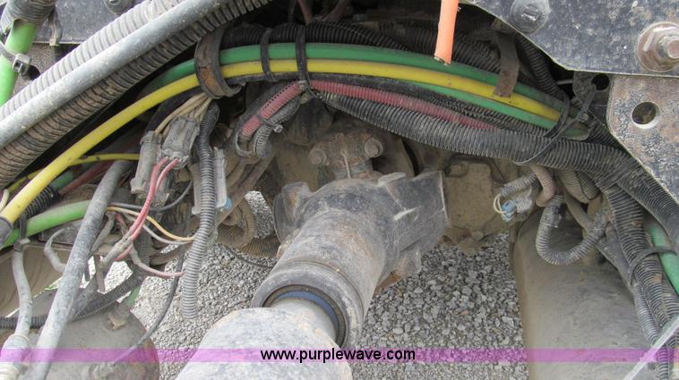 image for item G2062 2005 Freightliner Columbia C12064ST semi truck