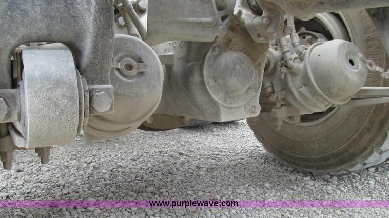 image for item G2062 2005 Freightliner Columbia C12064ST semi truck