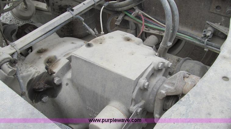 image for item G2062 2005 Freightliner Columbia C12064ST semi truck