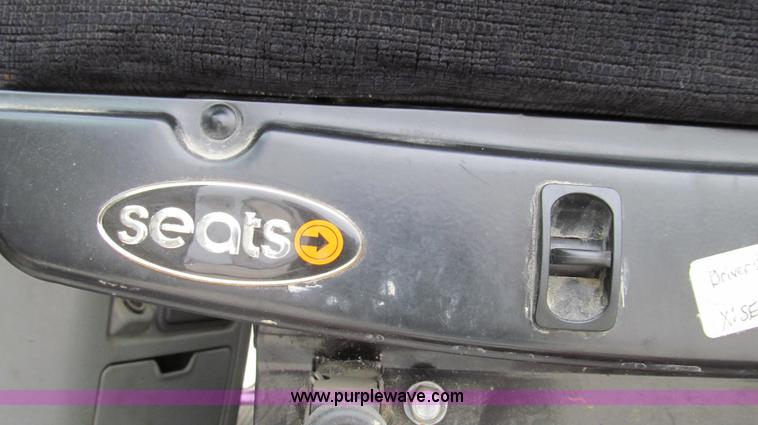 image for item G2062 2005 Freightliner Columbia C12064ST semi truck