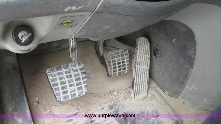 image for item G2062 2005 Freightliner Columbia C12064ST semi truck