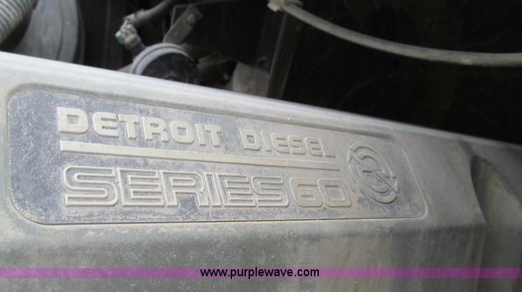 image for item G2062 2005 Freightliner Columbia C12064ST semi truck