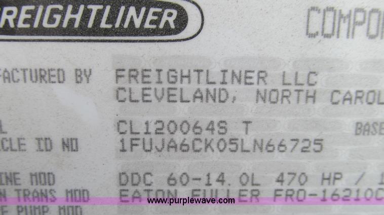 image for item G2062 2005 Freightliner Columbia C12064ST semi truck