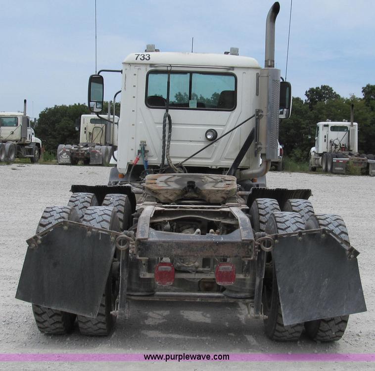 image for item G2074 2005 Mack Vision semi truck