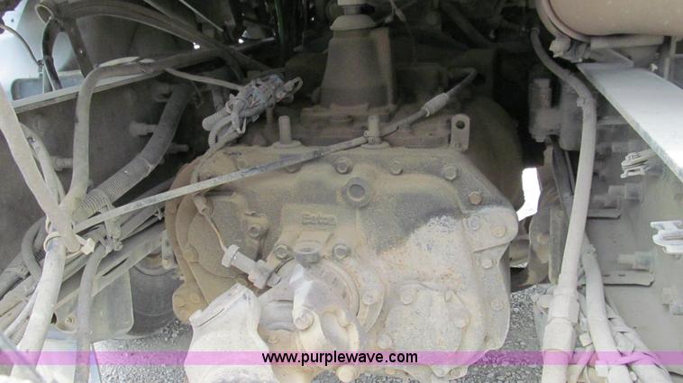 image for item G2074 2005 Mack Vision semi truck