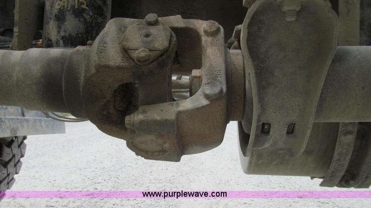 image for item G2074 2005 Mack Vision semi truck