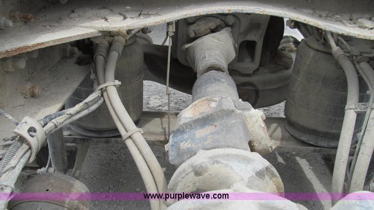 image for item G2074 2005 Mack Vision semi truck