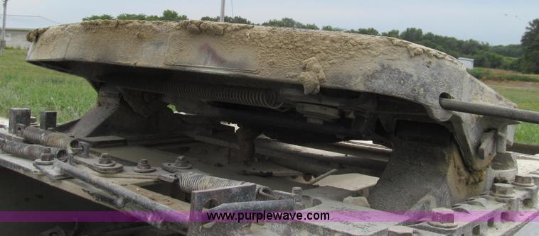 image for item G2074 2005 Mack Vision semi truck