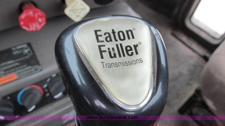 image for item G2074 2005 Mack Vision semi truck