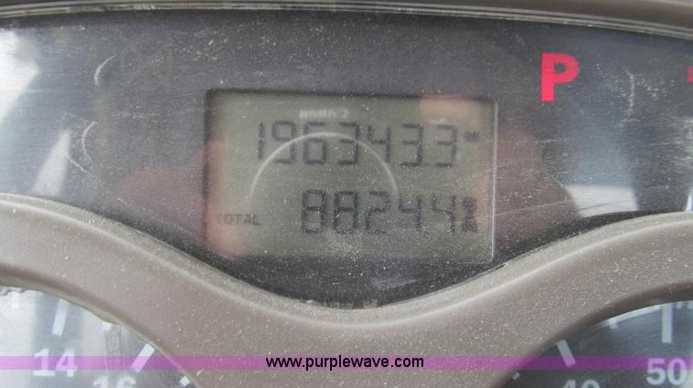 image for item G2074 2005 Mack Vision semi truck