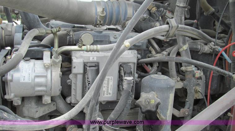 image for item G2074 2005 Mack Vision semi truck